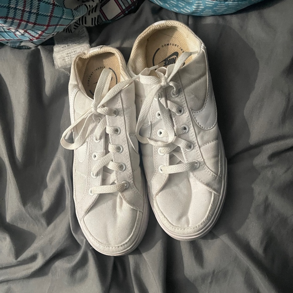 Womans Nike Slipper Sneakers